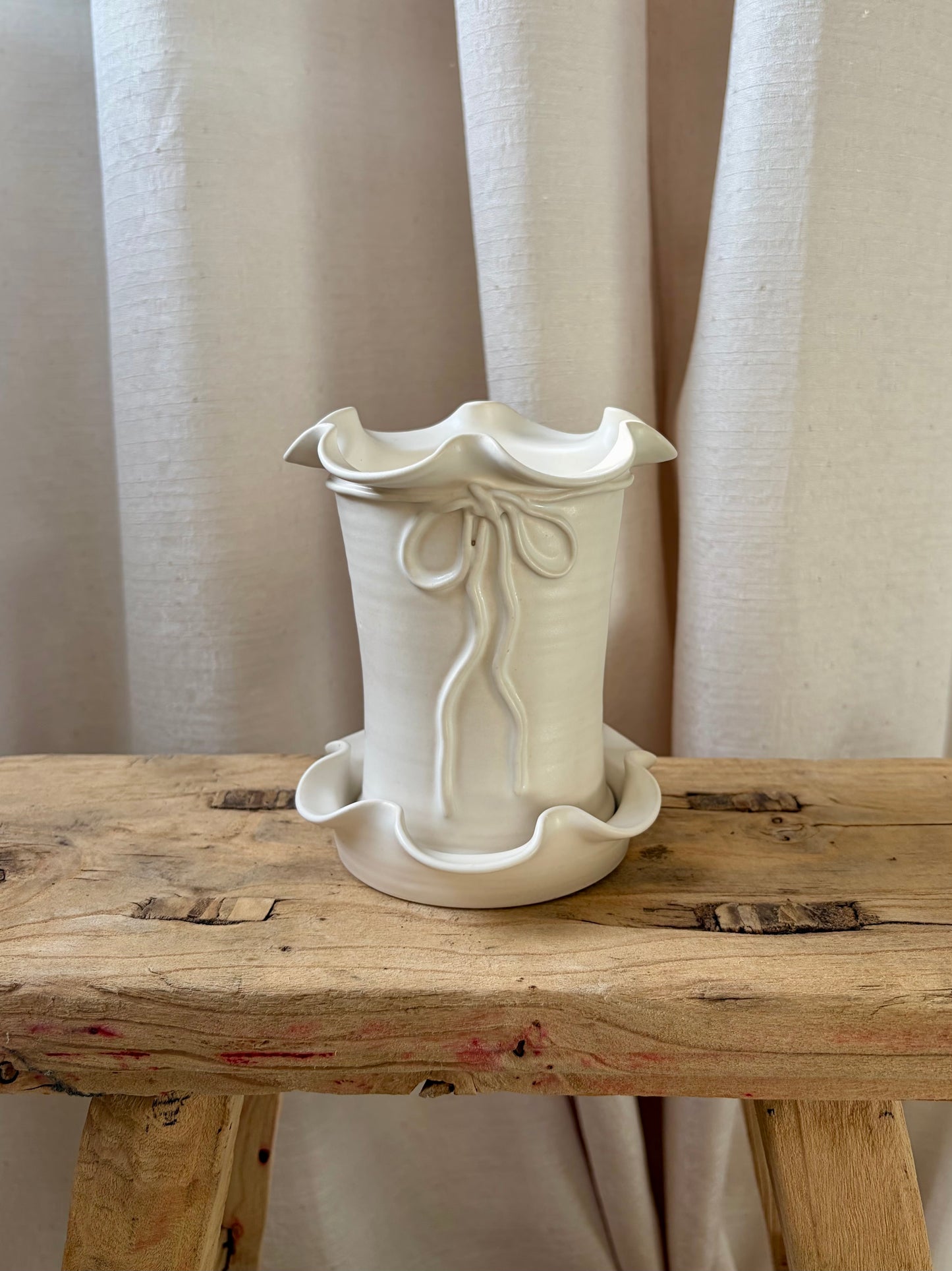 Frilly Plant Pot with Bow