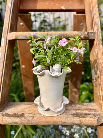Frilly Snail Plant Pot