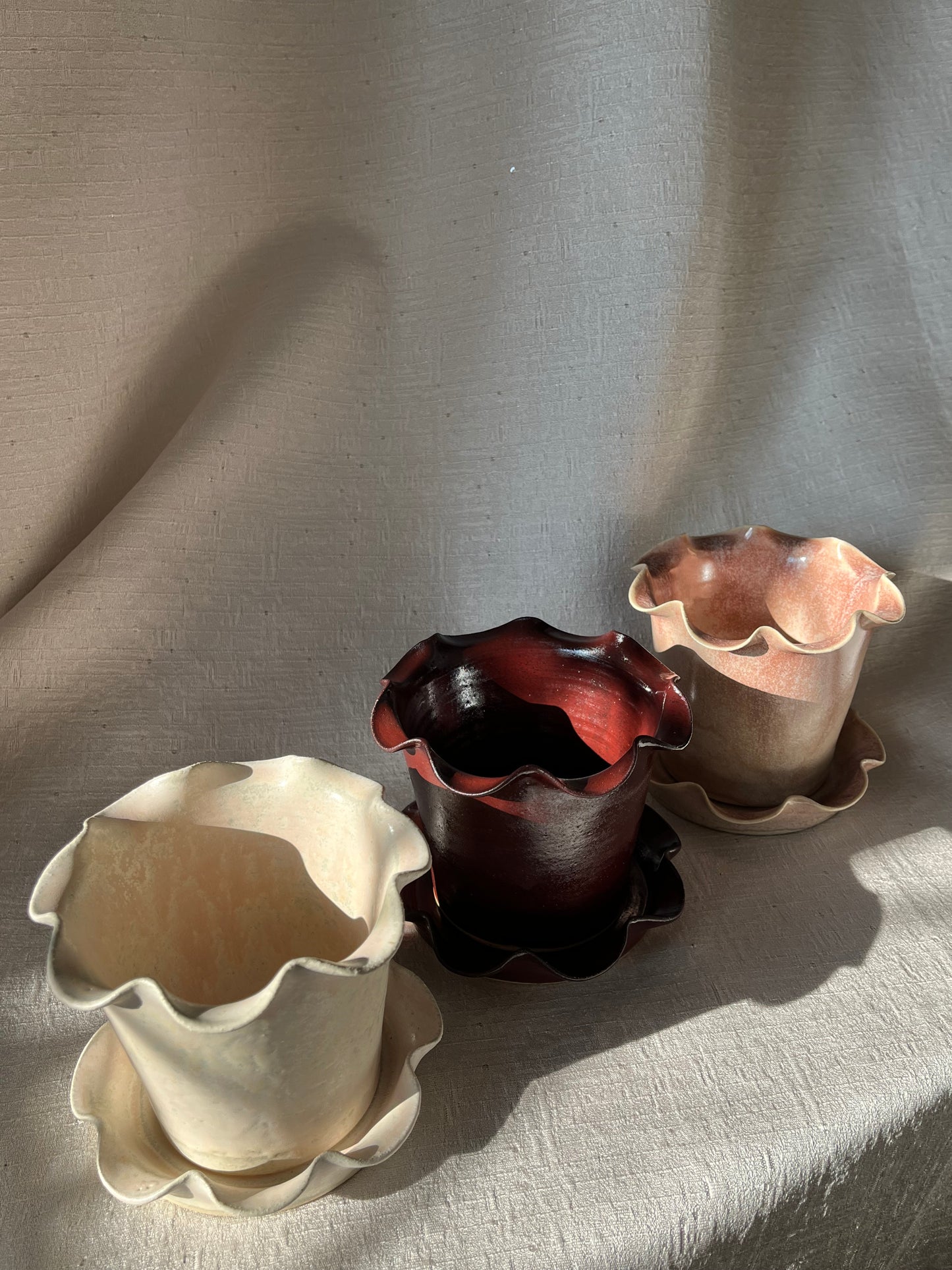 Frilly Plant Pot and Saucer - Pearl