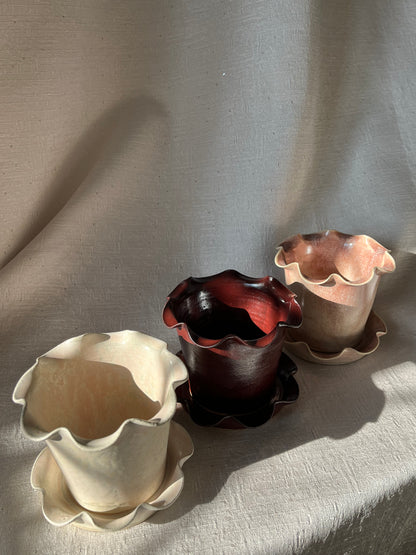 Frilly Plant Pot and Saucer - Pearl